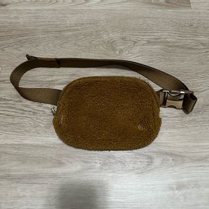 Lululemon Sherpa belt bag